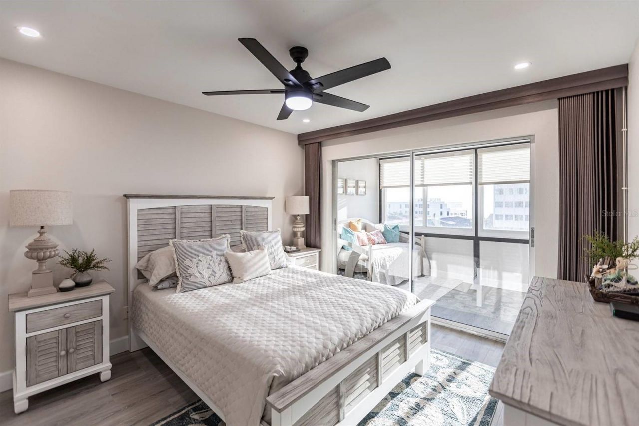 1125 W Peppertree Drive, Unit 402, Sarasota, FL 34242 Photo