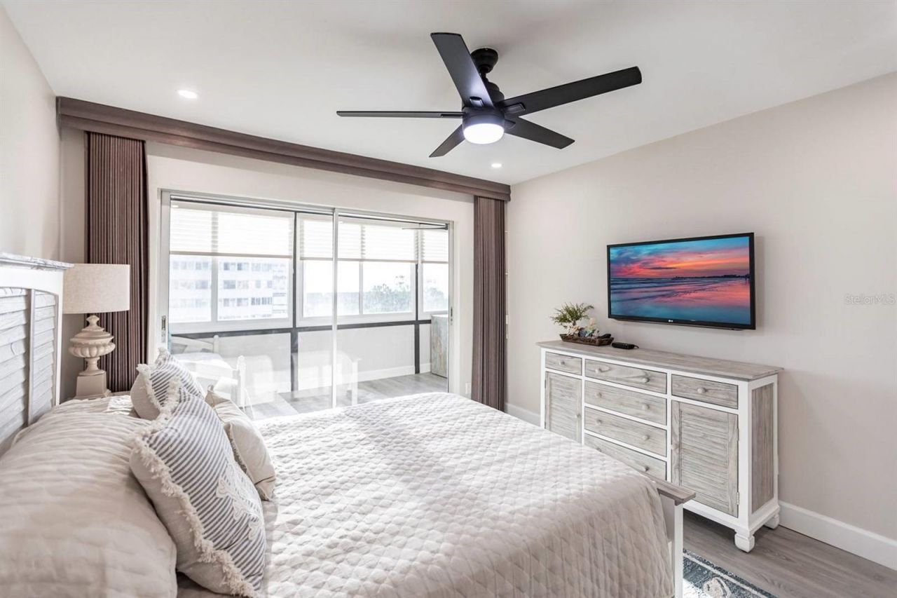 1125 W Peppertree Drive, Unit 402, Sarasota, FL 34242 Photo