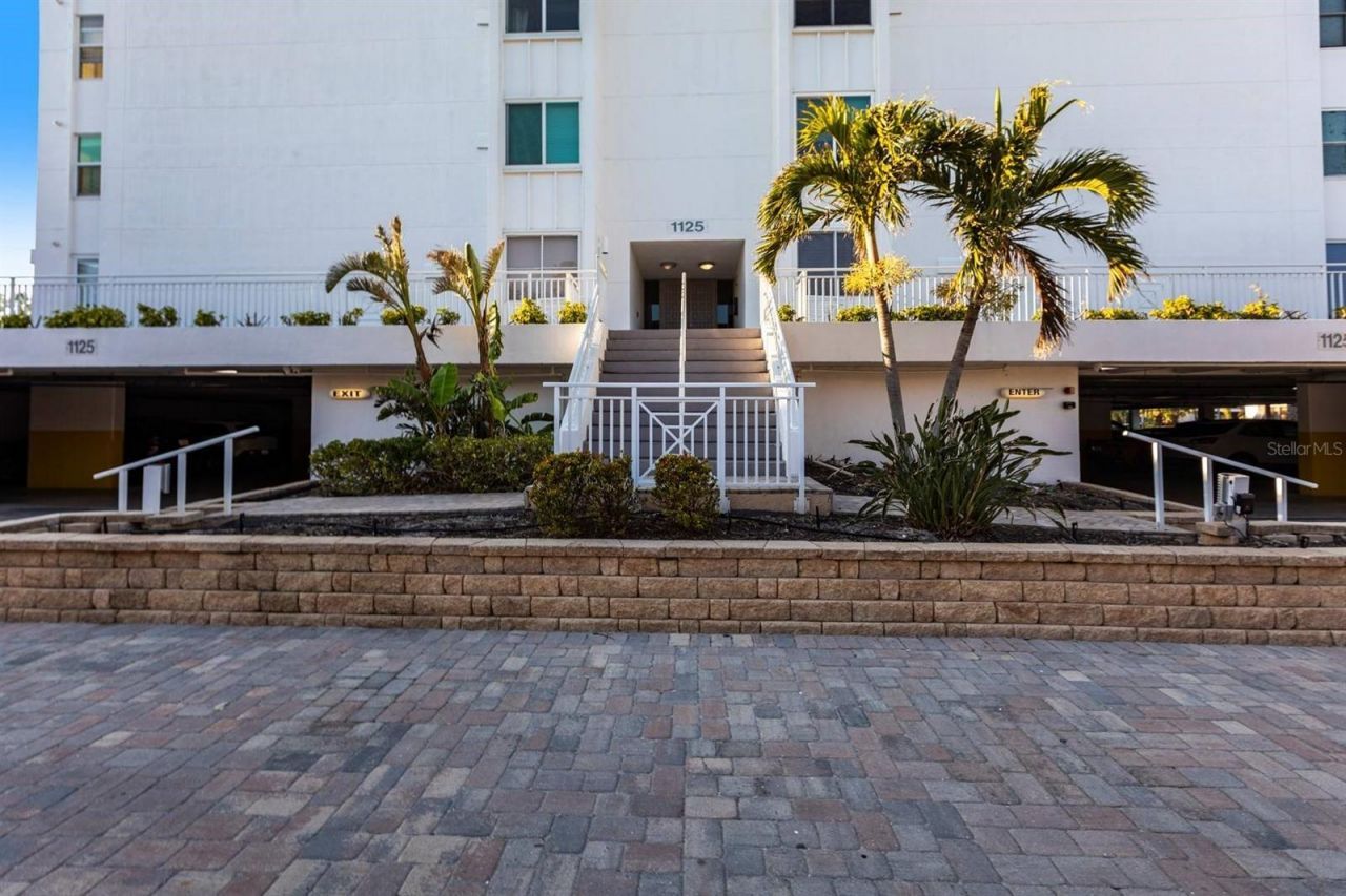 1125 W Peppertree Drive, Unit 402, Sarasota, FL 34242 Photo