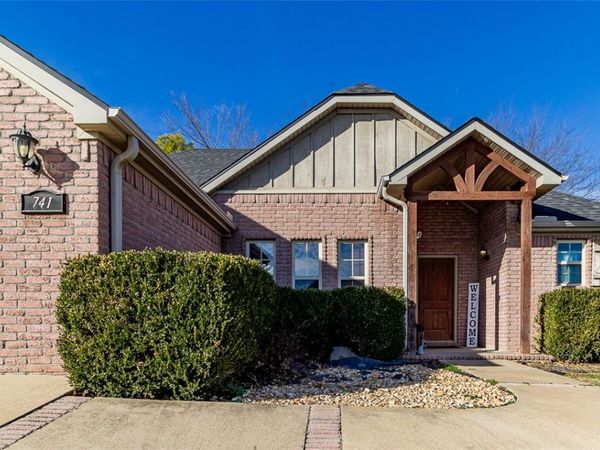 741 Venice Street , Centerton, AR 72719