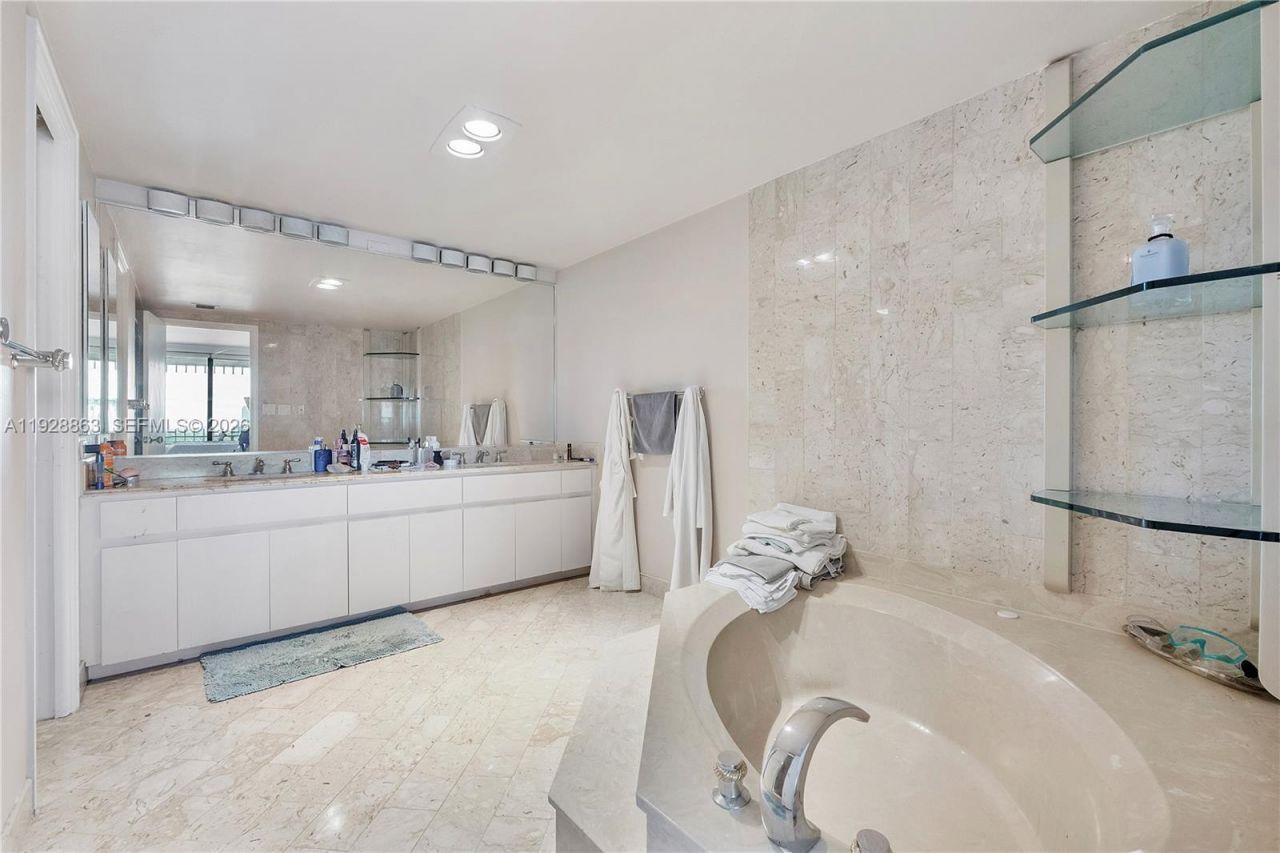 2 Grove Isle Dr, Unit B1110, Miami, FL 33133 Photo