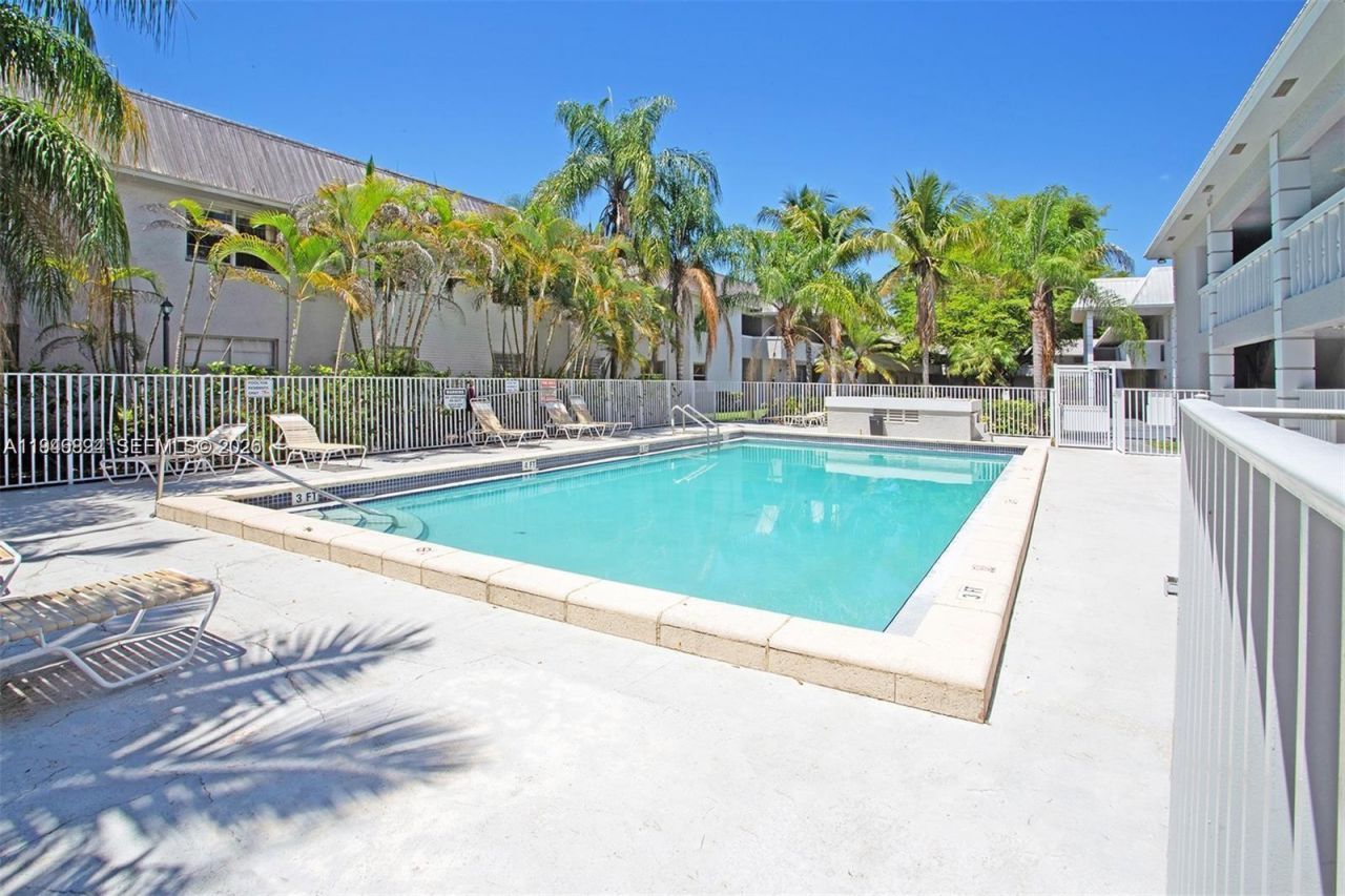 17255 SW 95th Ave, Unit 241, Palmetto Bay, FL 33157 Photo