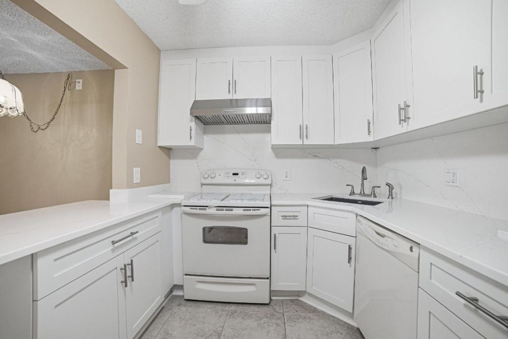 128 Lake Pine Circle, Unit B-1, Greenacres, FL 33463 Photo
