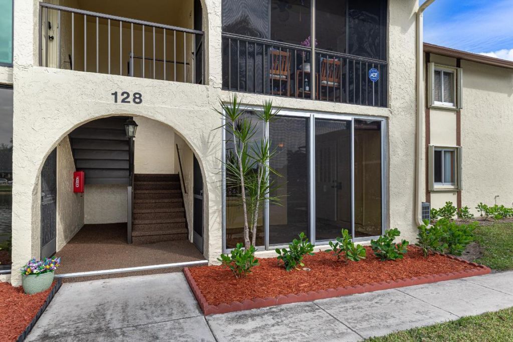 128 Lake Pine Circle, Unit B-1, Greenacres, FL 33463 Photo