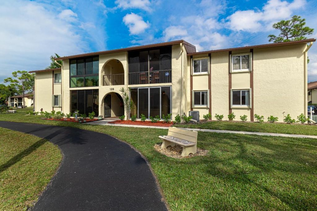 128 Lake Pine Circle, Unit B-1, Greenacres, FL 33463 Photo