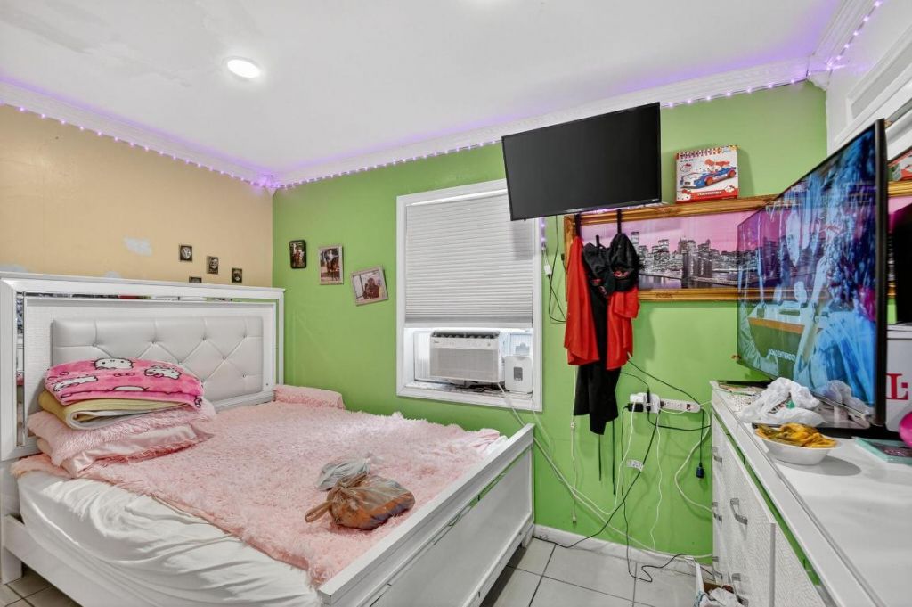 1007 Almeria Road, West Palm Beach, FL 33405 Photo