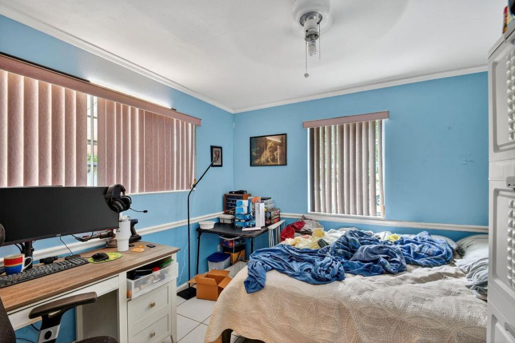 1007 Almeria Road, West Palm Beach, FL 33405 Photo