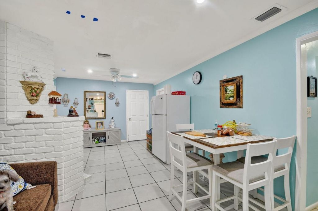 1007 Almeria Road, West Palm Beach, FL 33405 Photo