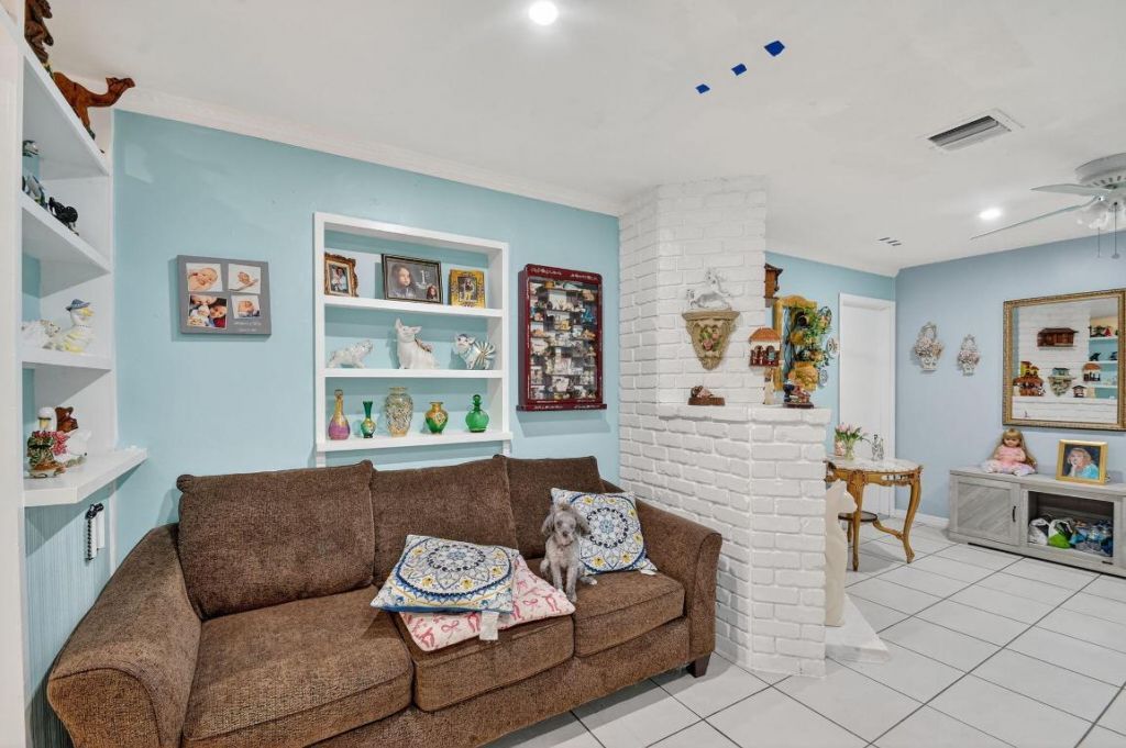 1007 Almeria Road, West Palm Beach, FL 33405 Photo