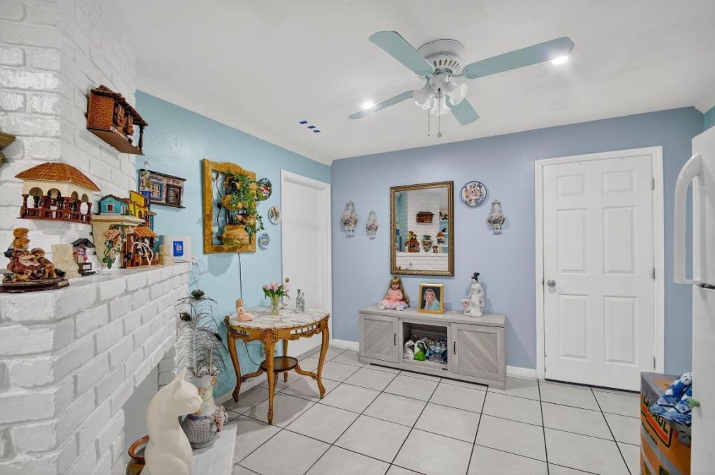 1007 Almeria Road, West Palm Beach, FL 33405 Photo