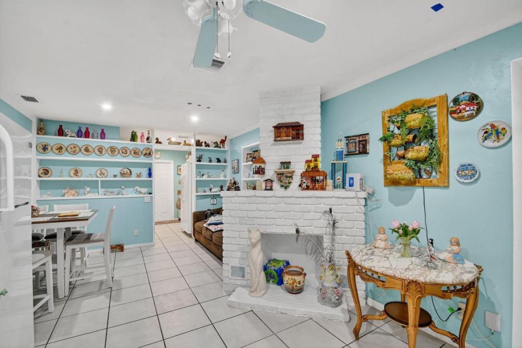 1007 Almeria Road, West Palm Beach, FL 33405 Photo