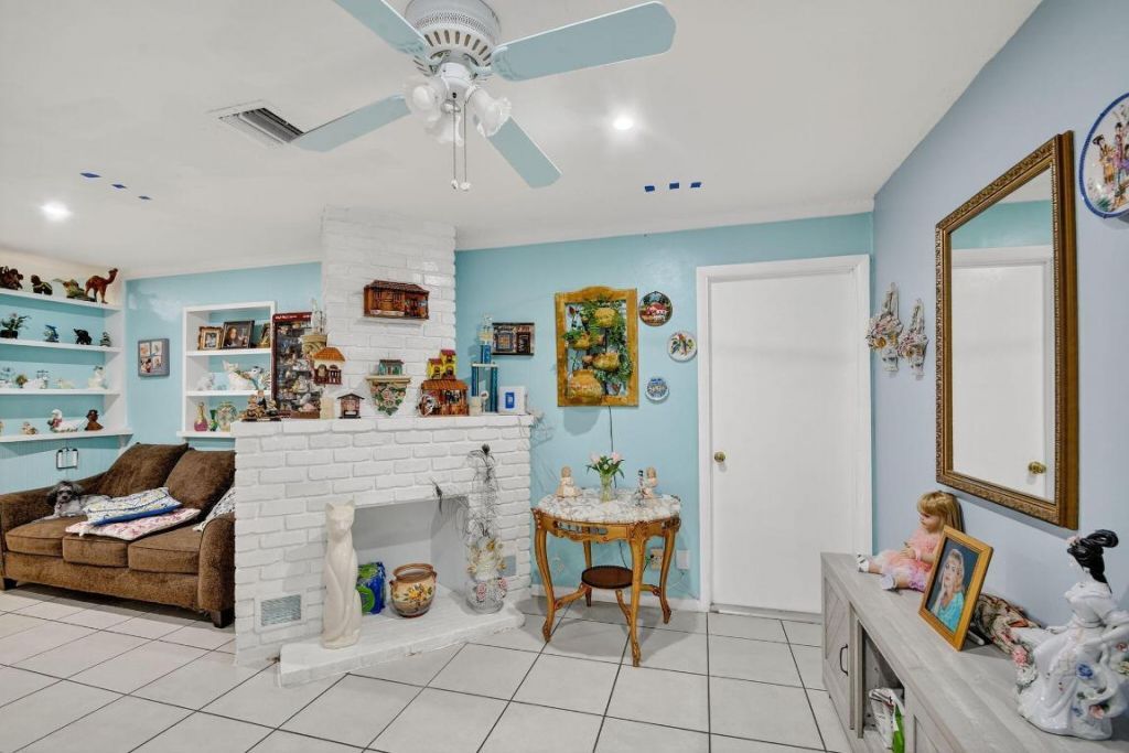 1007 Almeria Road, West Palm Beach, FL 33405 Photo