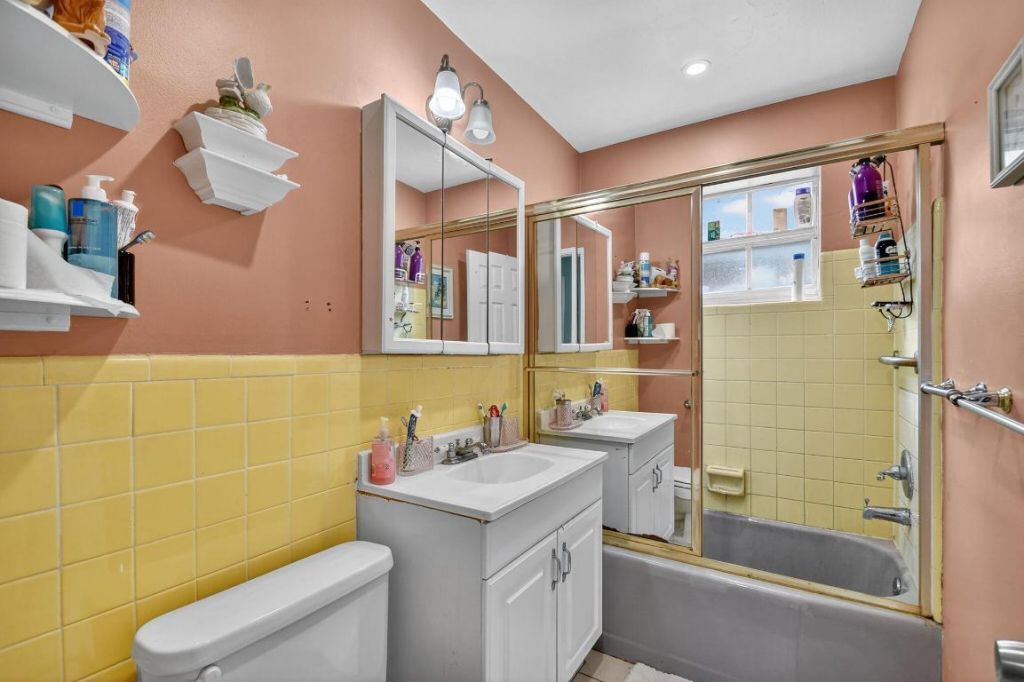 1007 Almeria Road, West Palm Beach, FL 33405 Photo