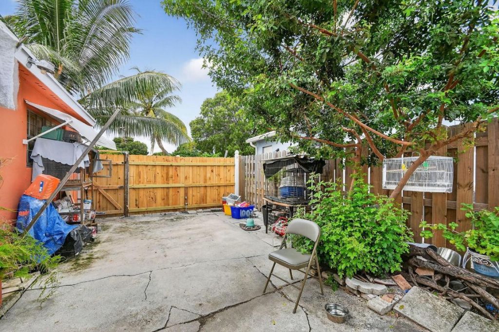 1007 Almeria Road, West Palm Beach, FL 33405 Photo