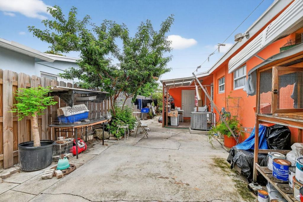 1007 Almeria Road, West Palm Beach, FL 33405 Photo