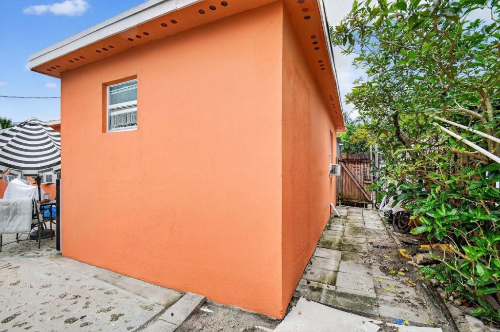 1007 Almeria Road, West Palm Beach, FL 33405 Photo