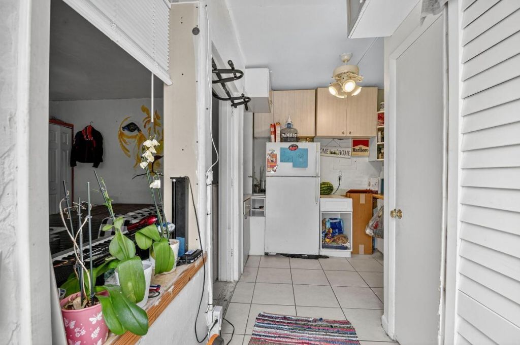 1007 Almeria Road, West Palm Beach, FL 33405 Photo