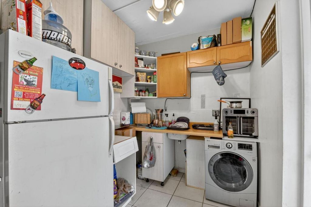 1007 Almeria Road, West Palm Beach, FL 33405 Photo