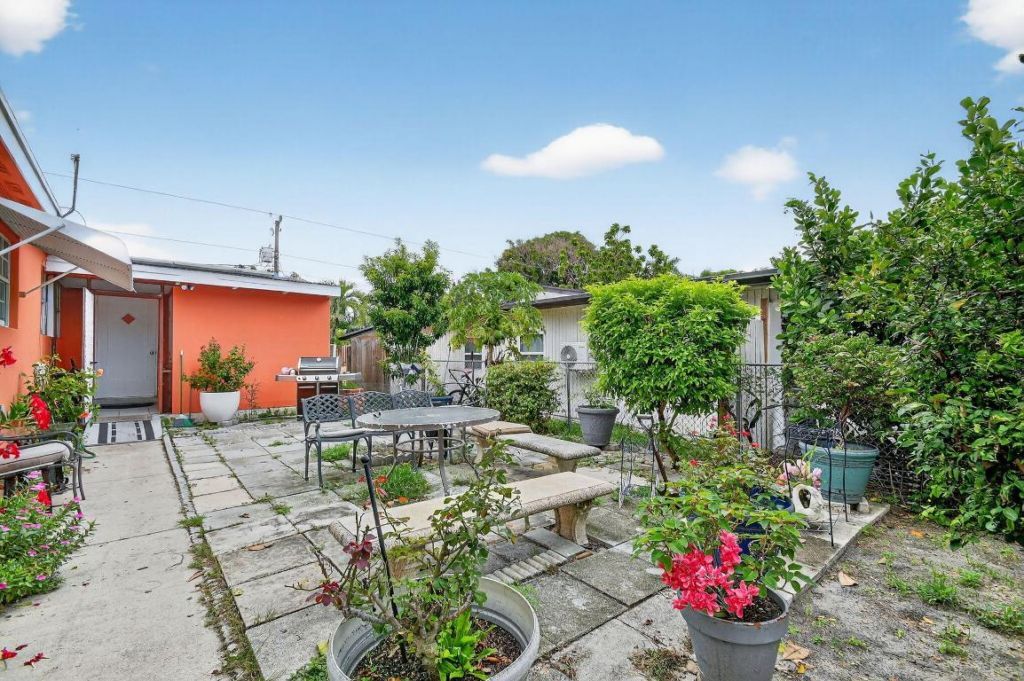 1007 Almeria Road, West Palm Beach, FL 33405 Photo