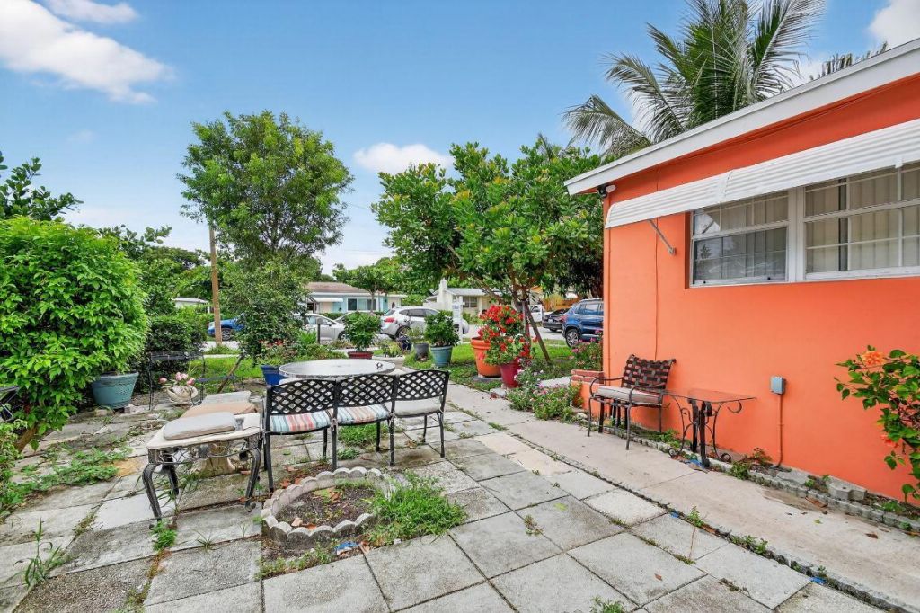 1007 Almeria Road, West Palm Beach, FL 33405 Photo