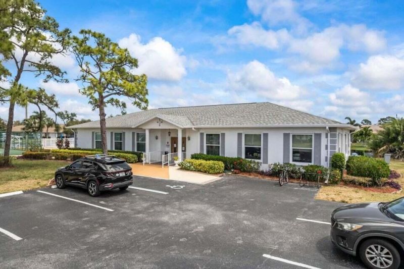 1238 S Lakes End Drive, Unit B, Fort Pierce, FL 34982 Photo