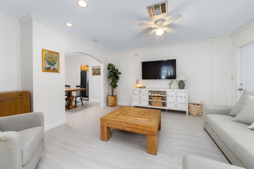 719 Valley Forge Road, West Palm Beach, FL 33405 Photo