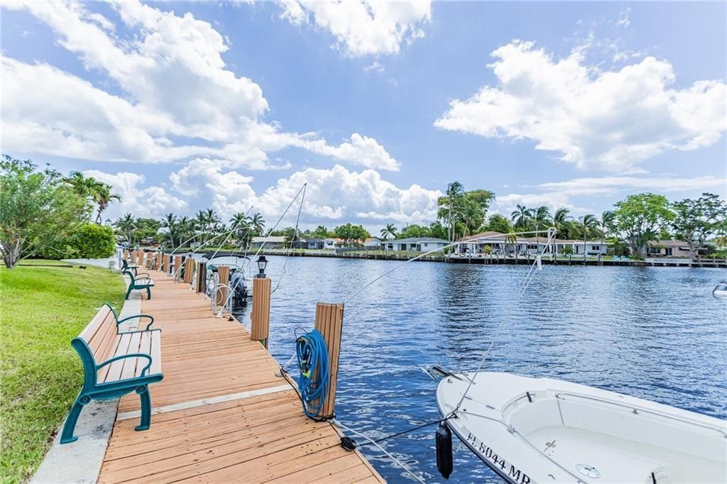 130 Cypress Club Drive, Unit 323, Pompano Beach, FL 33060 Photo