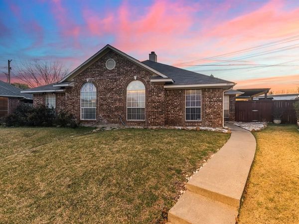 1931 Hearthside Lane, Garland, TX 75044