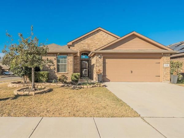 1124 Forest Glen Drive, Azle, TX 76020