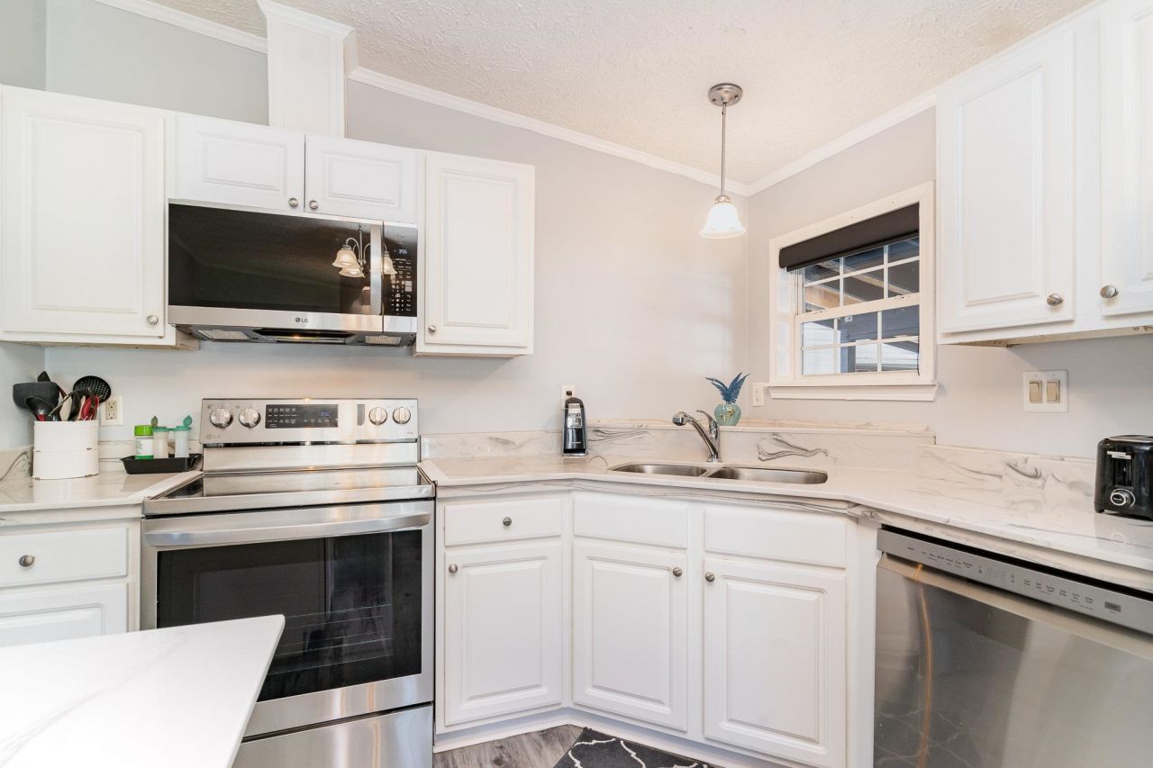 706 Oliver Dr. Photo 11