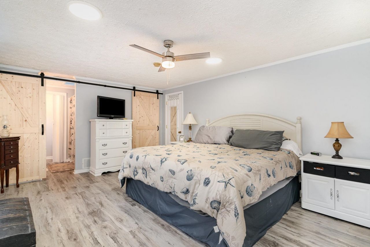 706 Oliver Dr. Photo 13