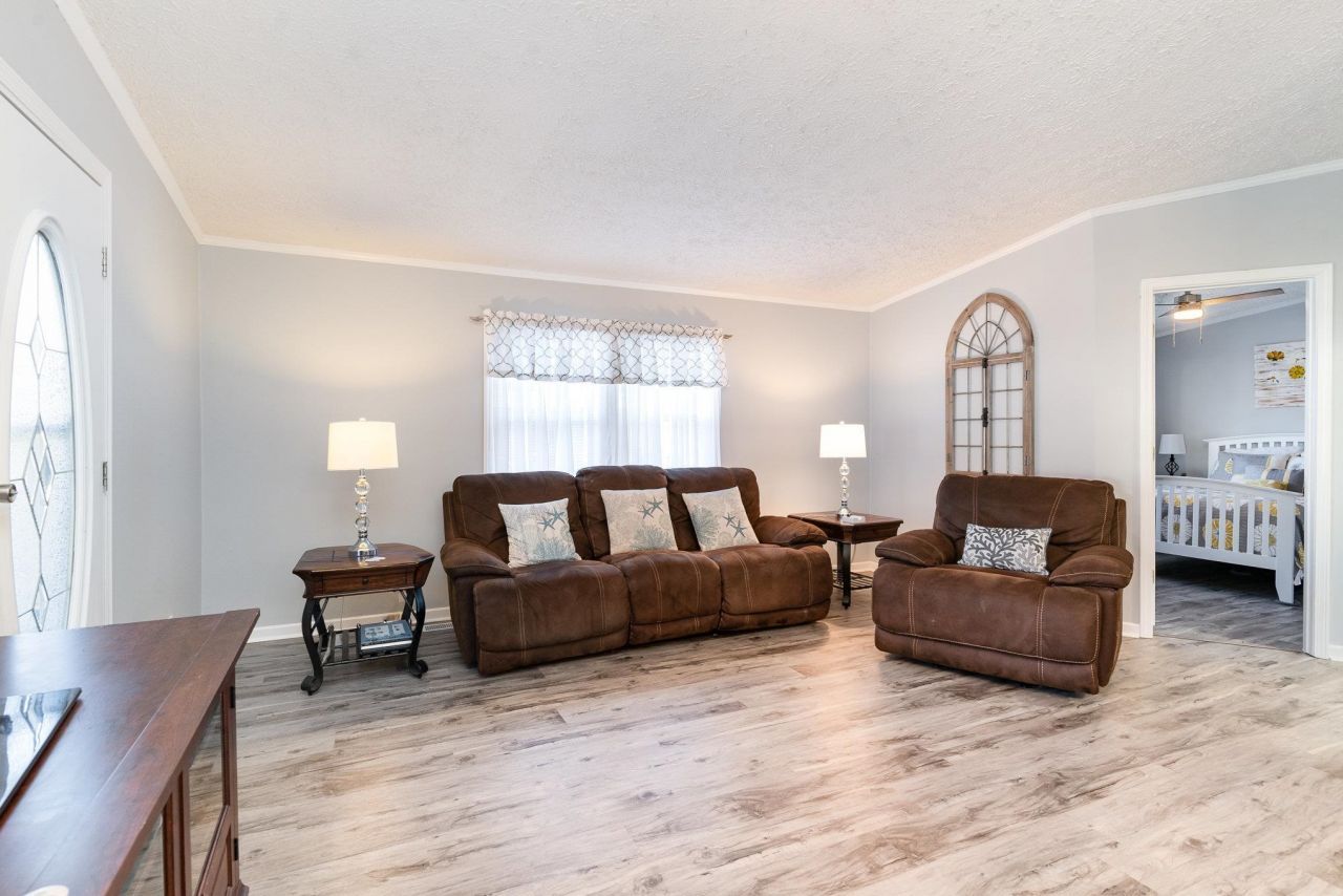 706 Oliver Dr. Photo 4