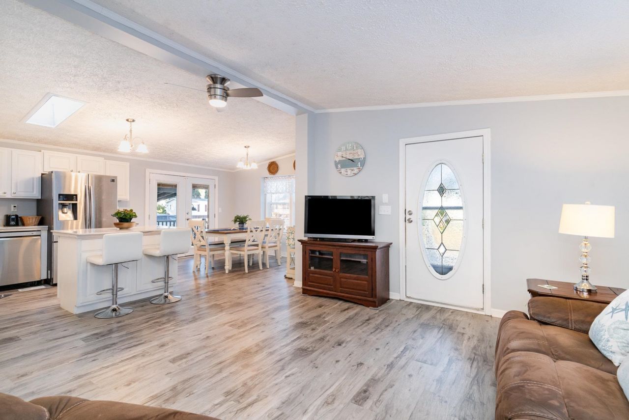 706 Oliver Dr. Photo 5