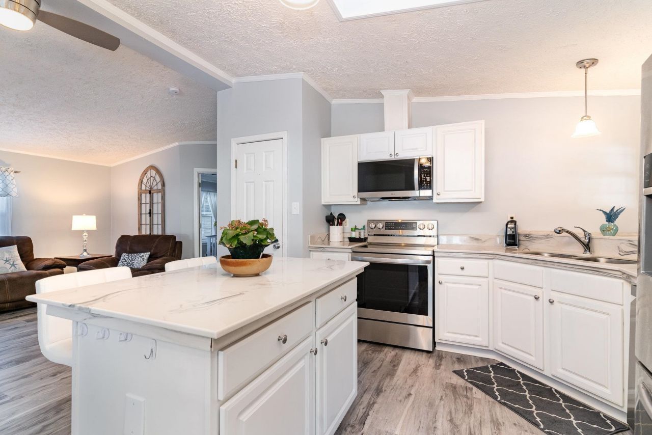 706 Oliver Dr. Photo 9