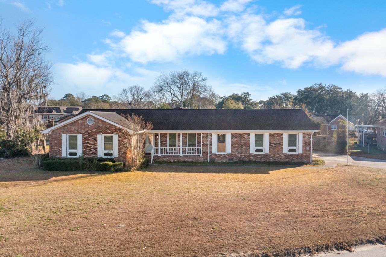 5320 Waterview Drive Photo 1