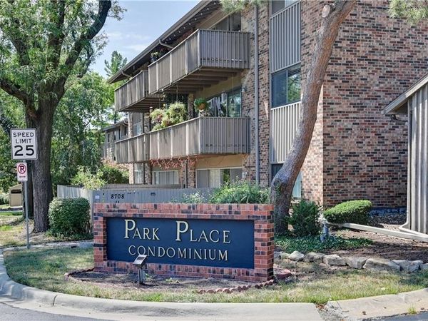8718 METCALF Avenue, Unit 102, Overland Park, KS 66212