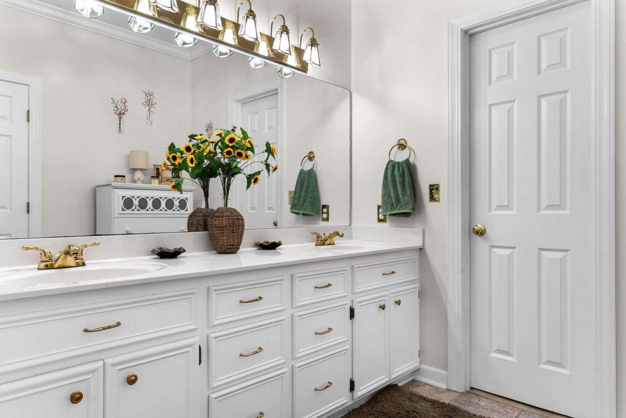 138 Governors Creek Drive Photo 17