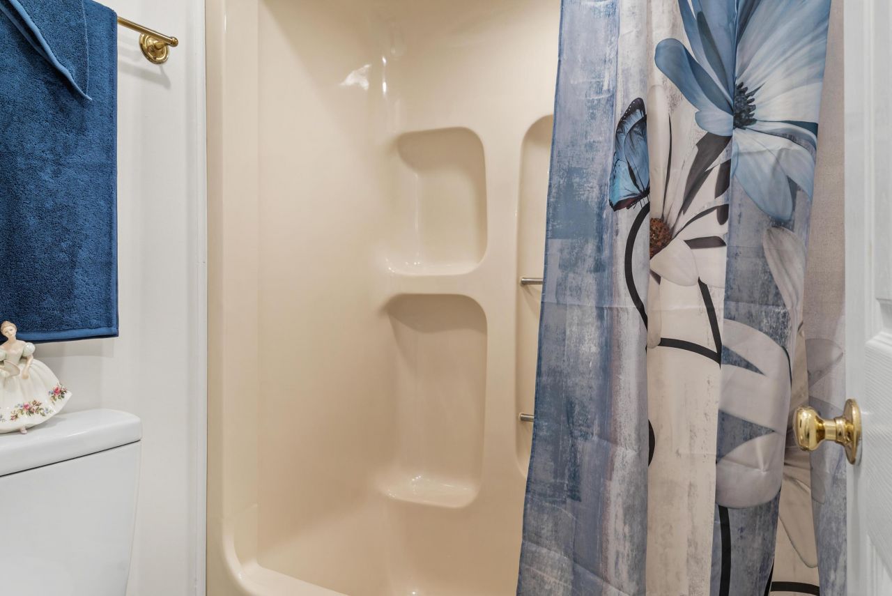 138 Governors Creek Drive Photo 19