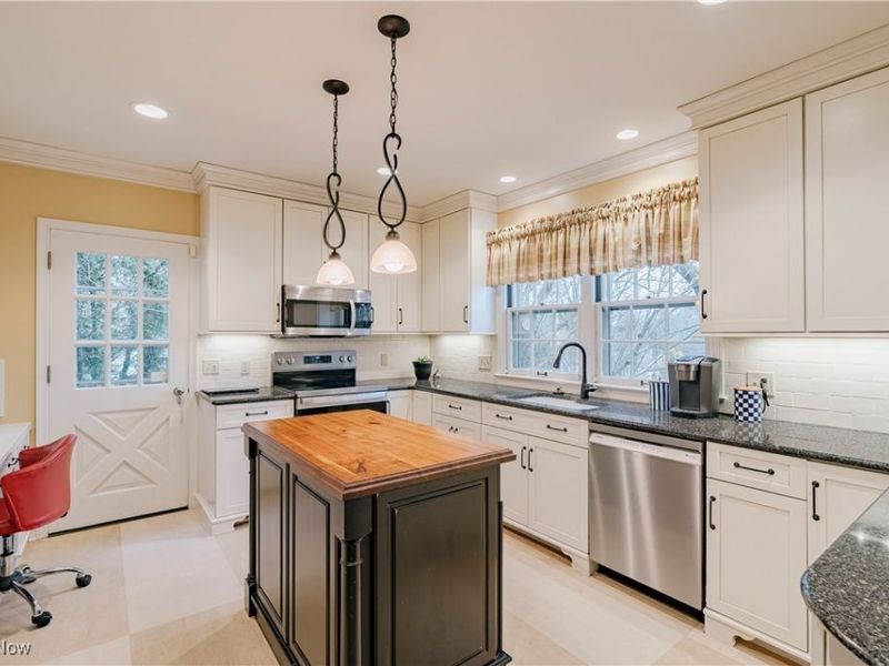 305 Hampshire Road, Akron, OH 44313 Photo 16