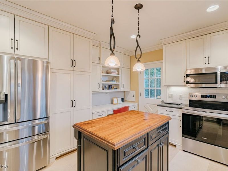 305 Hampshire Road, Akron, OH 44313 Photo 17