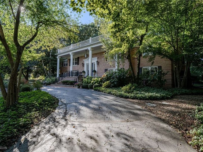 305 Hampshire Road, Akron, OH 44313 Photo 2