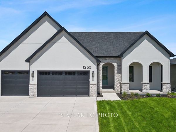 1394 S Auburn Place, West Des Moines, IA 50266