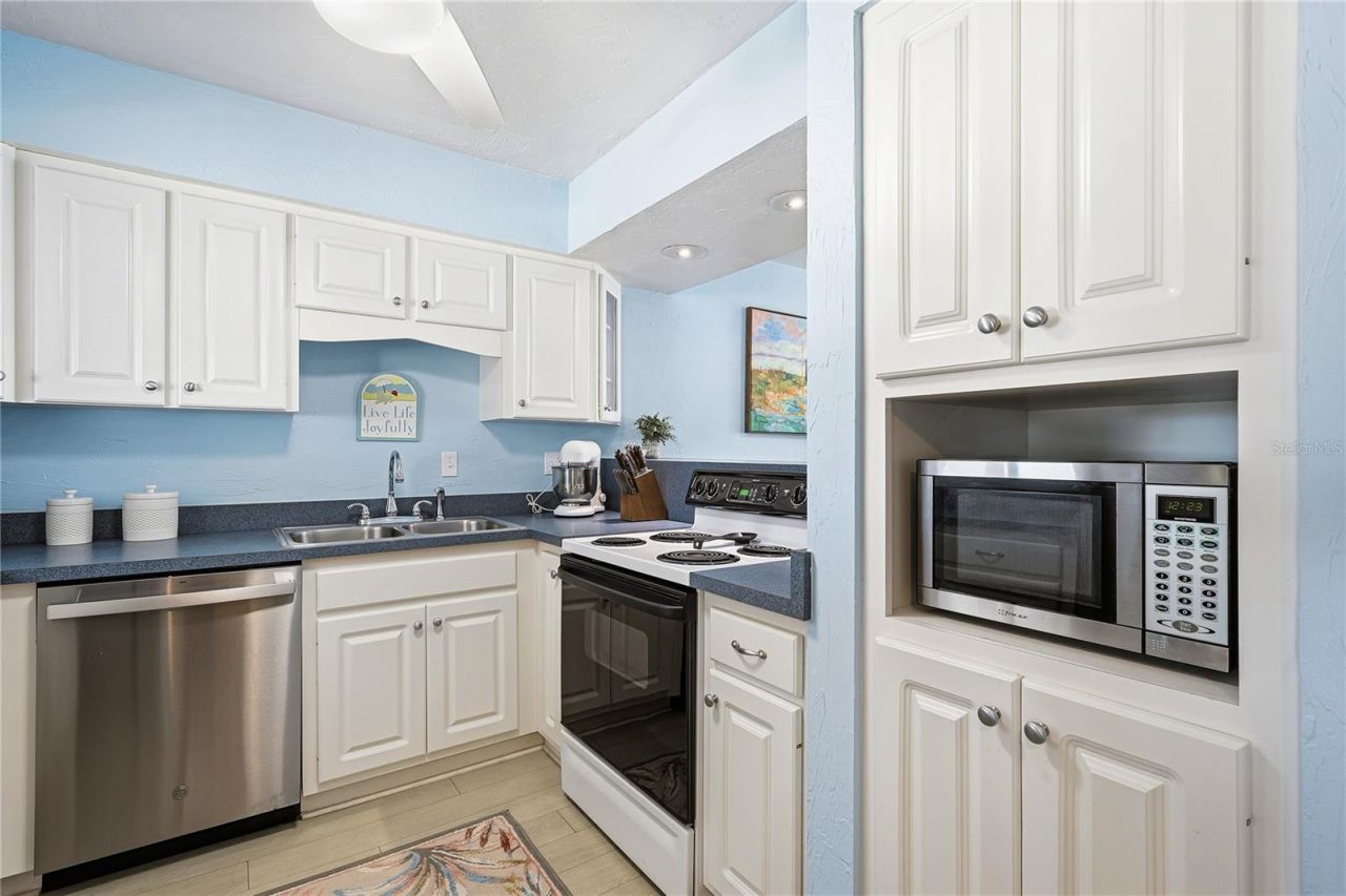 1801 Gulf Drive N, Unit 215, Bradenton Beach, FL 34217 Photo