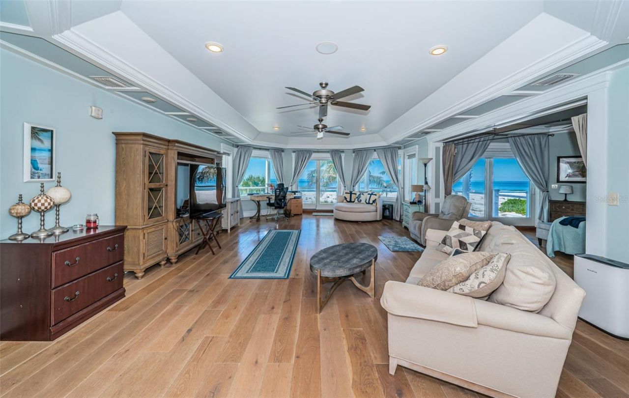 934 Eldorado Avenue, Clearwater Beach, FL 33767 Photo