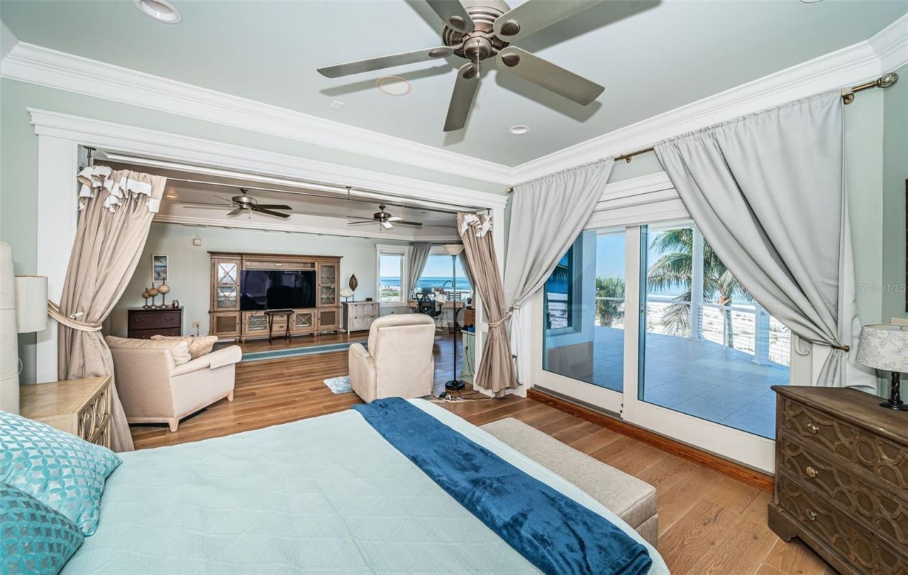 934 Eldorado Avenue, Clearwater Beach, FL 33767 Photo