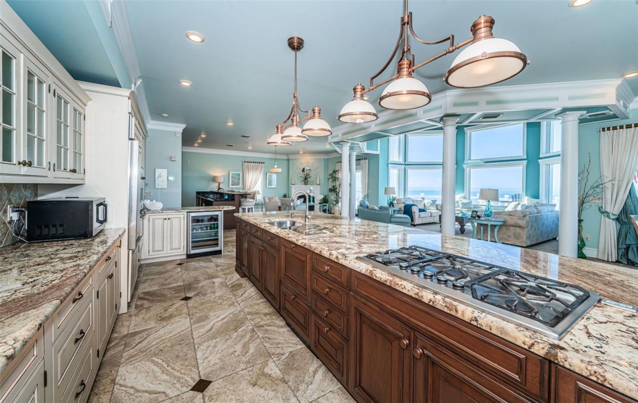 934 Eldorado Avenue, Clearwater Beach, FL 33767 Photo