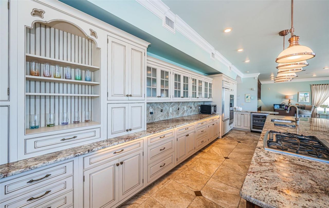 934 Eldorado Avenue, Clearwater Beach, FL 33767 Photo