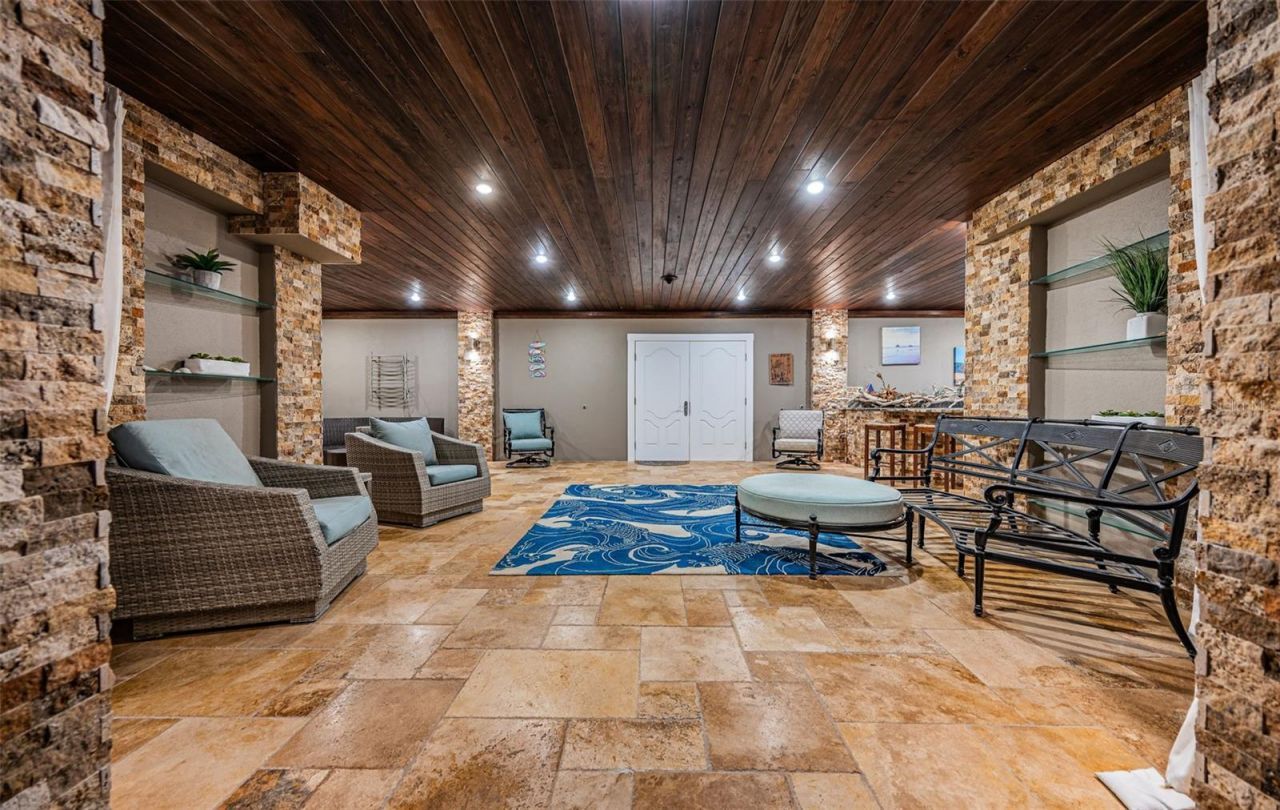 934 Eldorado Avenue, Clearwater Beach, FL 33767 Photo