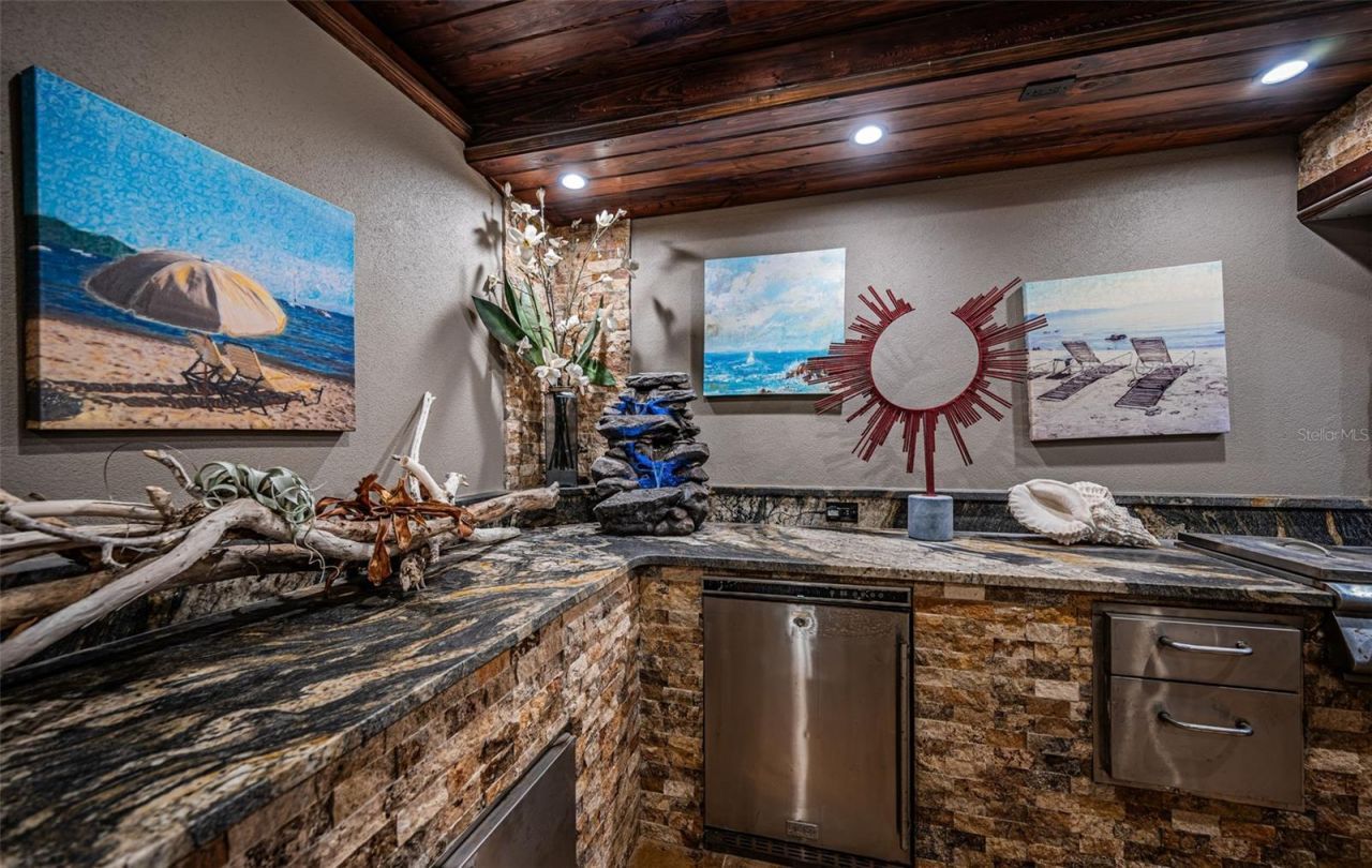 934 Eldorado Avenue, Clearwater Beach, FL 33767 Photo