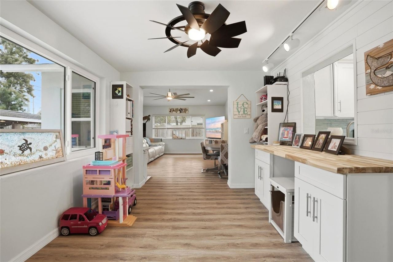 921 Deville Drive E, Largo, FL 33771 Photo